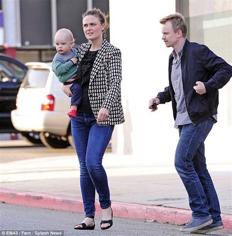 bones emily deschanel children.